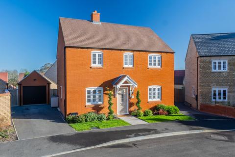 4 bedroom detached house for sale, Aintree Avenue, Towcester, Northamptonshire