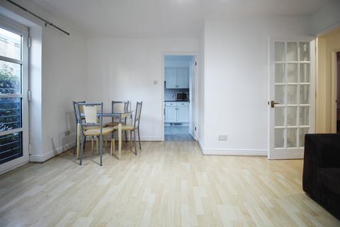 2 bedroom apartment to rent, Langbourne Place E14