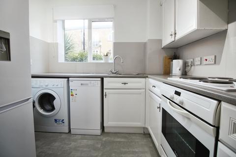 2 bedroom apartment to rent, Langbourne Place E14