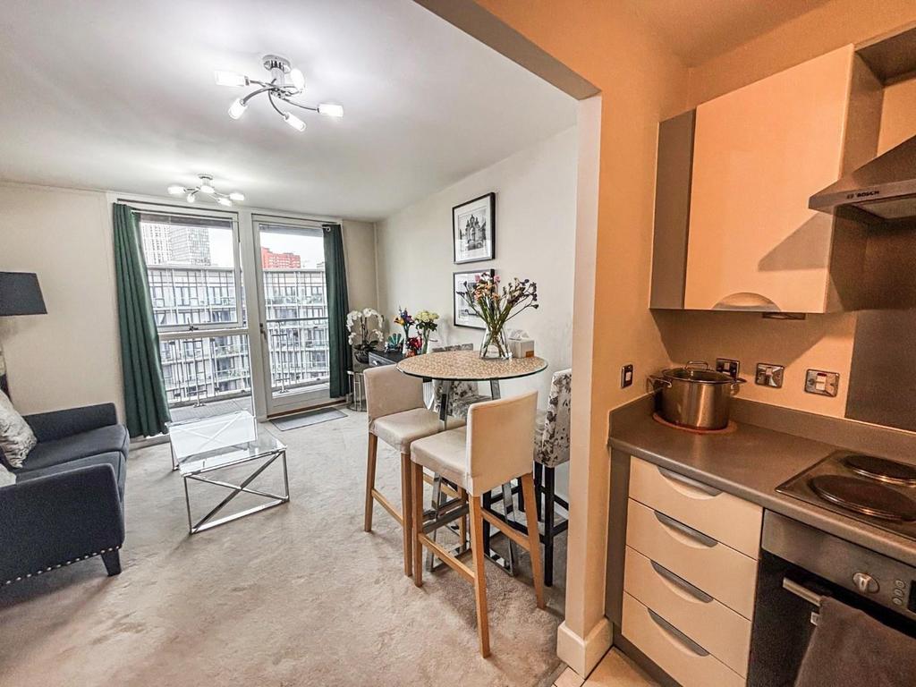 Lounge Kitchen 2.jpg