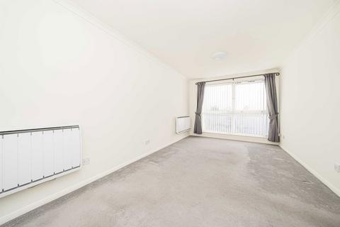 1 bedroom flat for sale, Staines Road West, Sunbury-On-Thames TW16