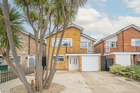 4 bedroom detached house to rent, Mandeville Drive, Surbiton KT6