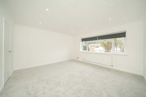 4 bedroom detached house to rent, Mandeville Drive, Surbiton KT6