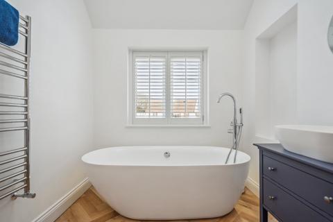 274 The Parkway, Iver, SL0 0RJ