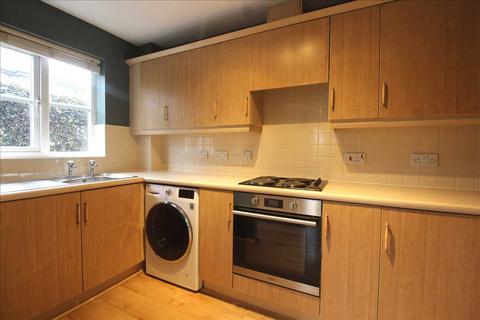 2 bedroom apartment to rent, Ensign Close, Leigh on Sea SS9