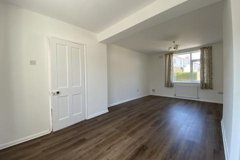 3 bedroom semi-detached house to rent, Granby Avenue, Newark, Notts, ., NG24