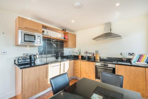 2 bedroom flat for sale, Battersea High Street, London SW11