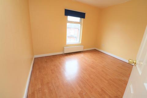 2 bedroom terraced house to rent, Hartley Road Luton LU2 0HY