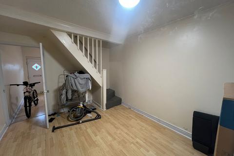 2 bedroom terraced house to rent, Hartley Road Luton LU2 0HY