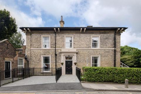 Studio to rent, Claremont House, Framlington Place