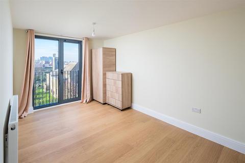 3 bedroom apartment to rent, 450 High Road, Ilford IG1