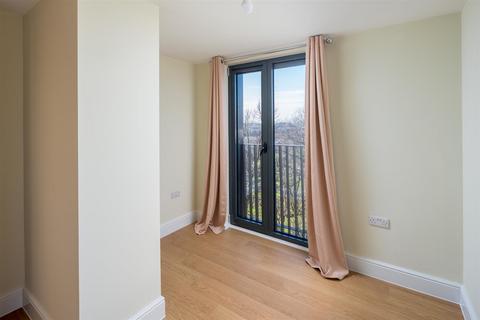 3 bedroom apartment to rent, 450 High Road, Ilford IG1