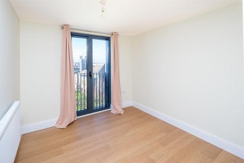 3 bedroom apartment to rent, 450 High Road, Ilford IG1