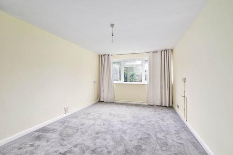 2 bedroom flat to rent, Lindiswara Court, Watford Road