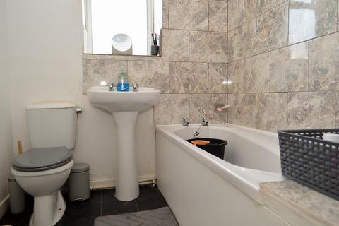 17 Gordon Avenue, Oldham, OL4 1QA