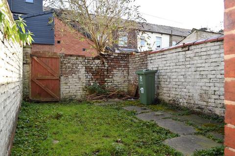17 Gordon Avenue, Oldham, OL4 1QA