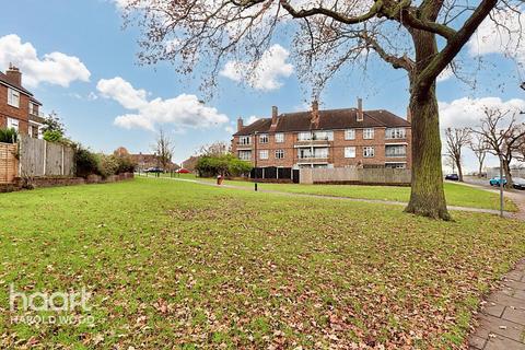 12, Southall House Kingsbridge Circus, Romford, RM3 8LU