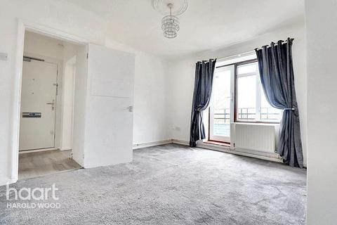 12, Southall House Kingsbridge Circus, Romford, RM3 8LU