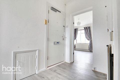 12, Southall House Kingsbridge Circus, Romford, RM3 8LU