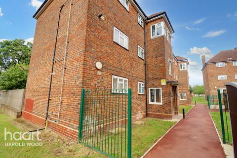 12, Southall House Kingsbridge Circus, Romford, RM3 8LU