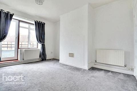 12, Southall House Kingsbridge Circus, Romford, RM3 8LU