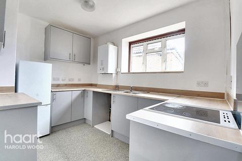 12, Southall House Kingsbridge Circus, Romford, RM3 8LU