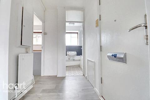 12, Southall House Kingsbridge Circus, Romford, RM3 8LU