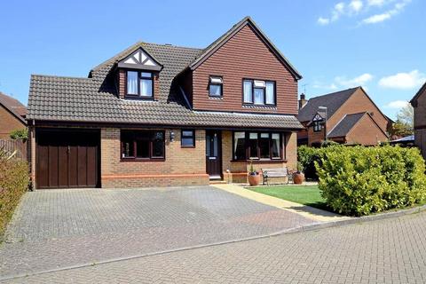 4 bedroom detached house to rent, Devoil Close, Burpham, Guildford, Surrey, GU4