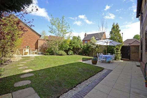 4 bedroom detached house to rent, Devoil Close, Burpham, Guildford, Surrey, GU4