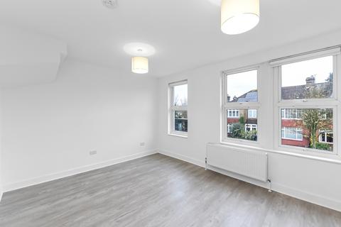 3 bedroom flat to rent, First Avenue, Enfield EN1