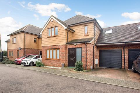 4 bedroom detached house for sale, Sansom Close, Croxley Green, Rickmansworth, Hertfordshire, WD3