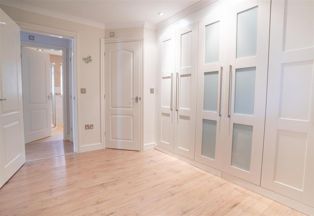 Master bedroom 5.jpg