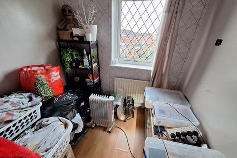3 Brixham Close, Nuneaton, CV11 6YT
