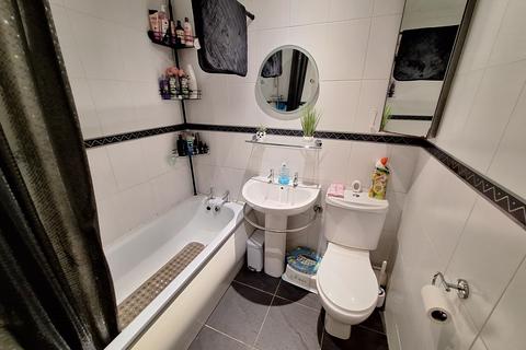3 Brixham Close, Nuneaton, CV11 6YT