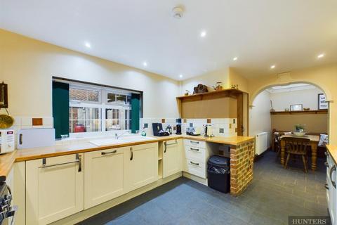 4 bedroom link detached house for sale, Bempton, Bridlington