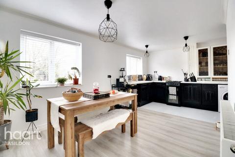 44 Wythefield, Basildon, SS13 3EN