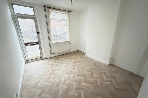 3 bedroom terraced house to rent, Hartley Road, Luton, Bedfordshire, LU2 0HX