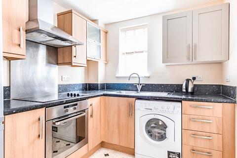 2 bedroom flat to rent, Longford Road, West Sussex PO21