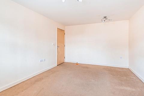 2 bedroom flat to rent, Longford Road, West Sussex PO21