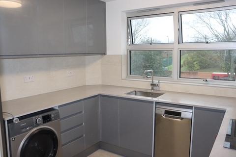 2 bedroom flat to rent, Marlowe Gardens, London, SE9