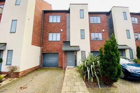 4 bedroom townhouse to rent, 8 Brookfield Gardens, Sunderland