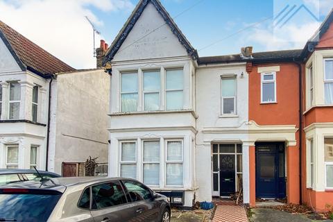 1 bedroom flat to rent, Argyll Road, Westcliff