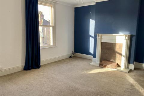 3 bedroom flat to rent, St. Nicholas Street, Malton YO17