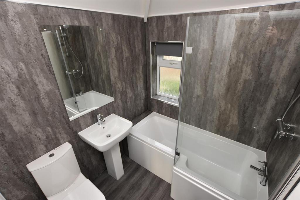 Bathroom 1 - 98 Shalford Rd.JPG