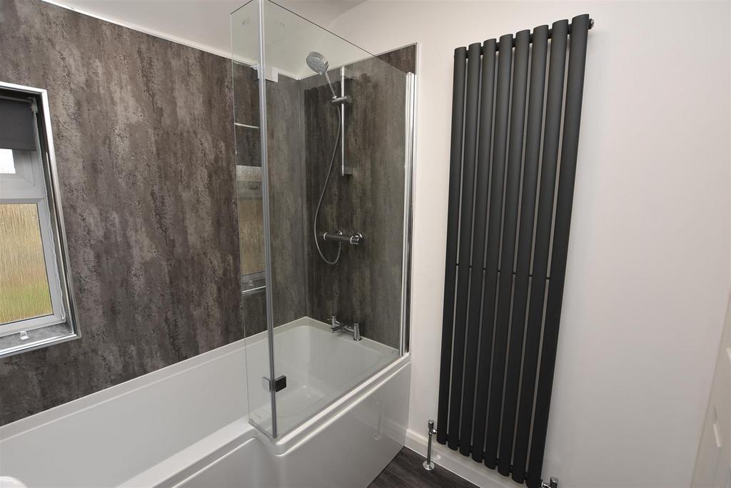Bathroom 2 - 98 Shalford Rd.JPG