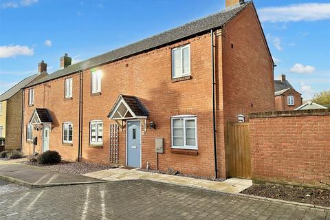 3 bedroom property to rent, Freemans Way, Greens Norton.