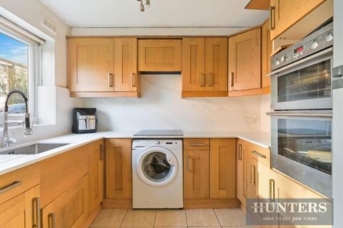 2 bedroom flat for sale, Oakley Close, Isleworth