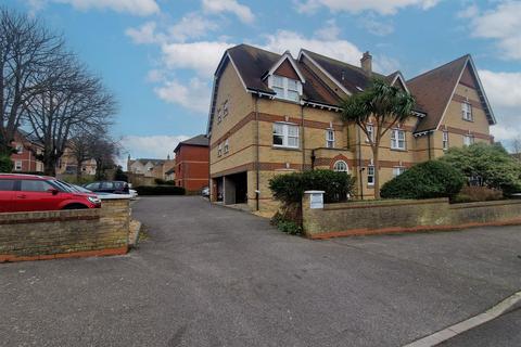 2 bedroom apartment to rent, Melcombe Avenue, Weymouth