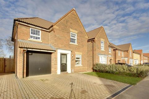 3 bedroom detached house for sale, Broad Avenue, Hessle