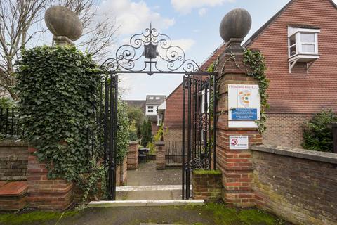25 Windmill Rise, Kingston Upon Thames, KT2 7TU